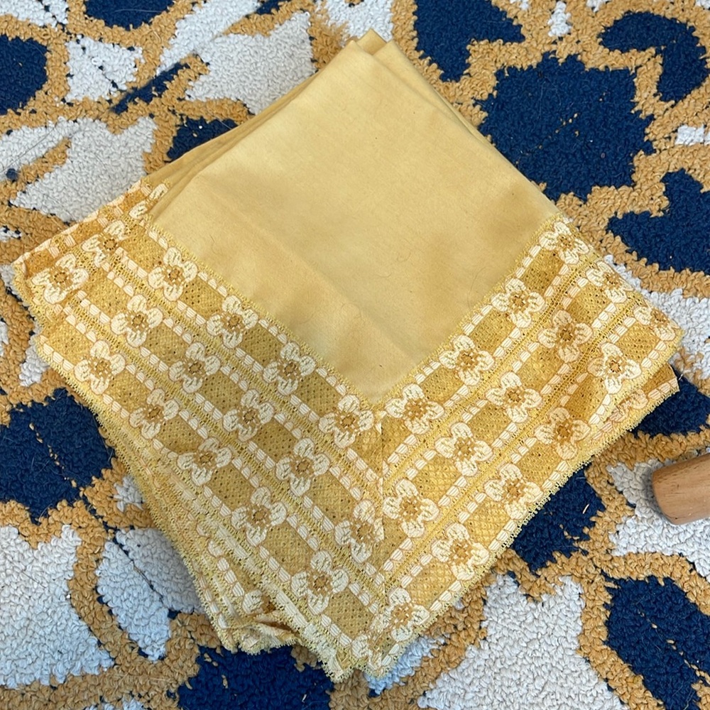 82. Set Of 6 Lace Trim Napkins